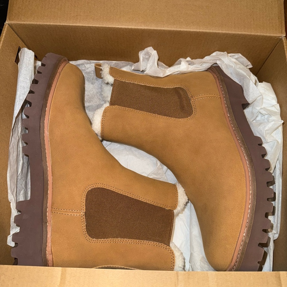 J. Crew Sherpa lined Chelsea boots size 8. New!